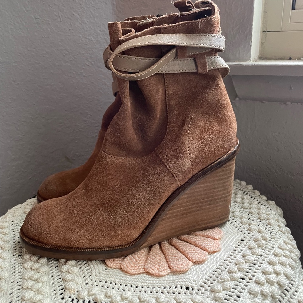DONATED!! Tan Kelsie Dagger Suede Wedge Zip Up Ankle Booties